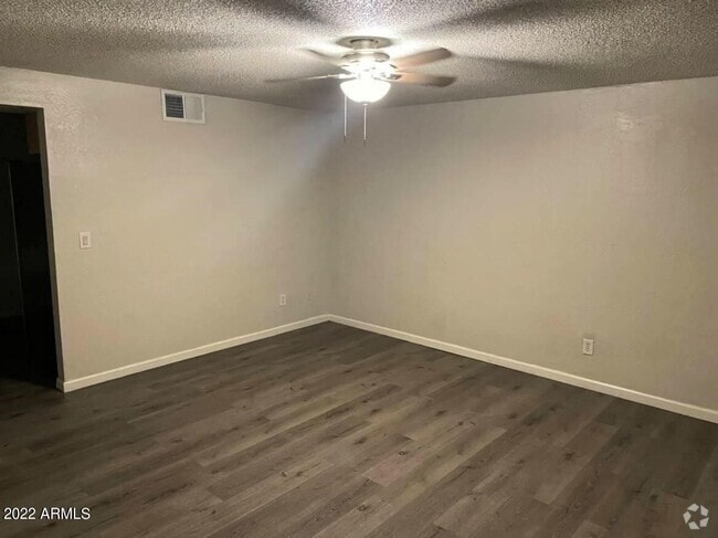 Building Photo - 4615 N 39th Ave Rental