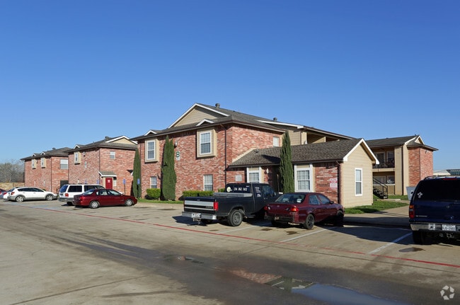 Elmwood Apartments - Elmwood Apartments