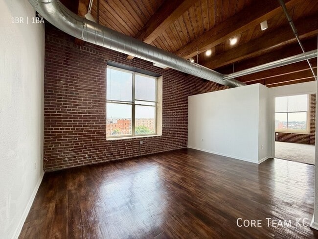Building Photo - 202 W 5th St Unit 410
