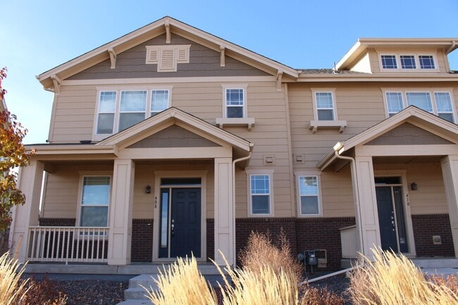 Building Photo - Move-In Ready Townhome with Open Space Vie...