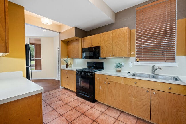 Photo - 112 Forest Hls