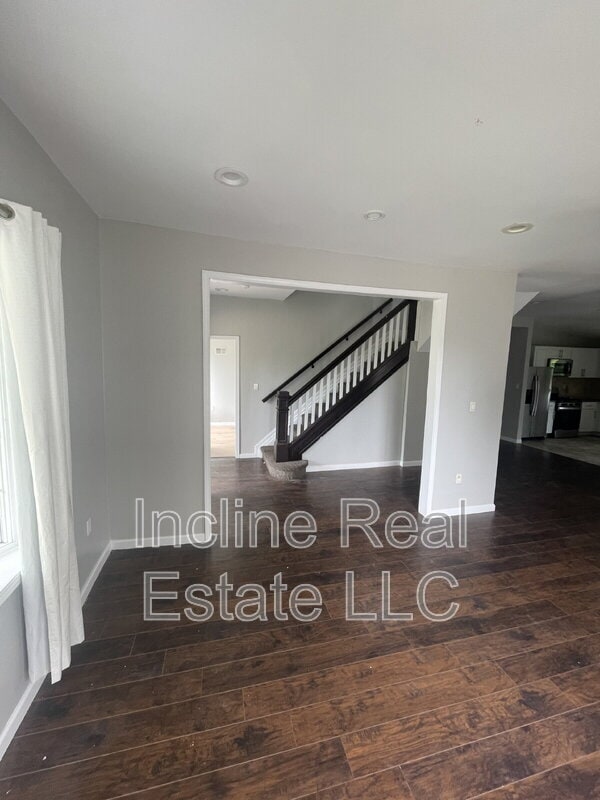 Photo - 20 1st St