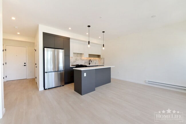 Photo - Stunning 1 Bed + den, 1 Bath Condo for Rent in Clayton Heights, Surrey Unit 519