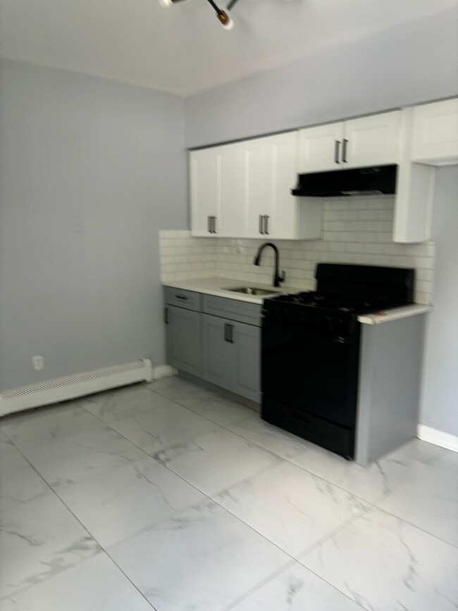 Photo - 126 Lyon St Apartments Unit 2L