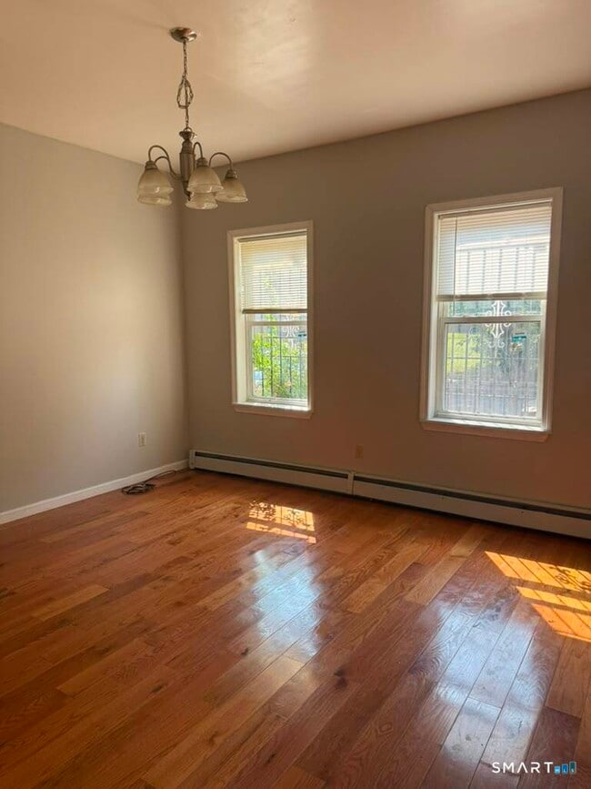 Building Photo - 62-64-64 Bedford St Unit 1