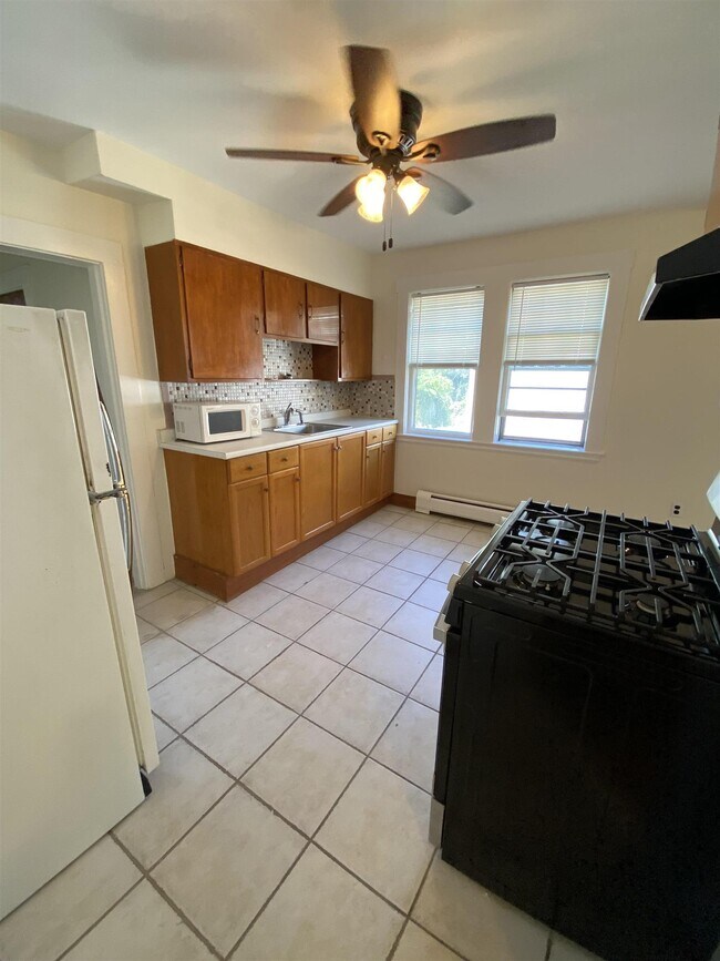 Photo - 79 Clarendon Ave Unit 3