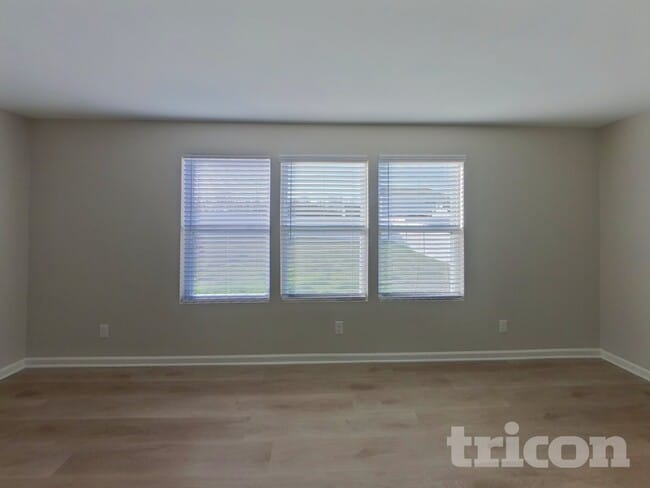 Photo - 8187 Thornton St