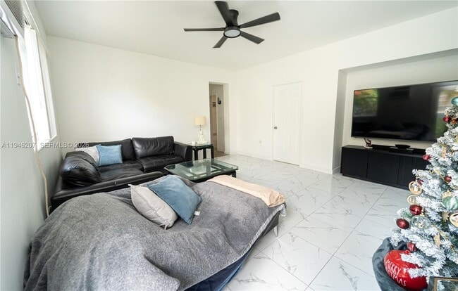 Photo - 919 SW 25th Ave Unit 0