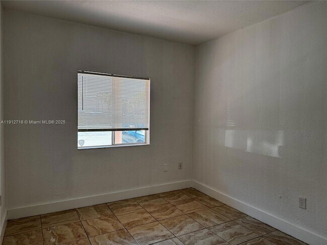 Photo - 17350 NW 67th Ave Unidad 109 Rental