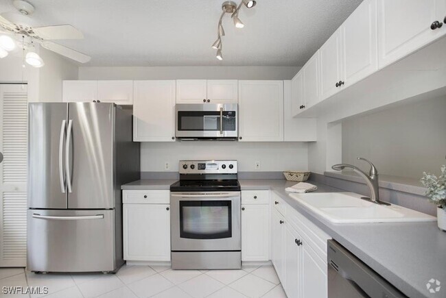 Building Photo - 3012 Sandpiper Bay Cir Unit D102 Rental