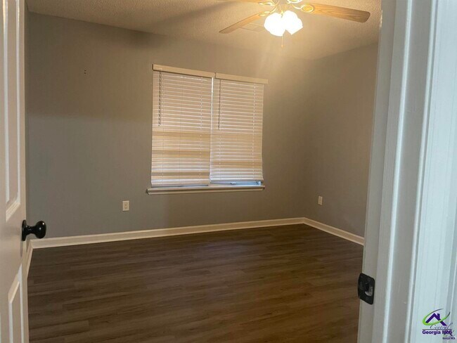 Photo - 337 Somerset Dr