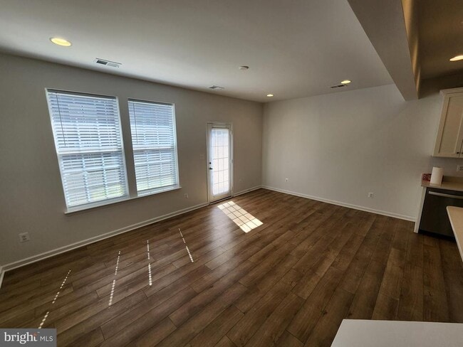 Photo - 437 Hillsdale Pl