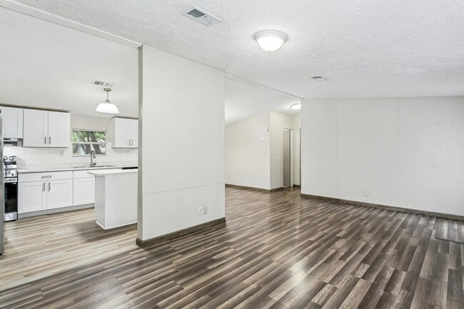 Photo - 223 Ajax Dr NW