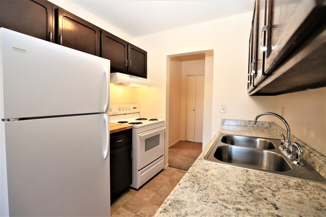 Photo - Cedar Court West Apartments