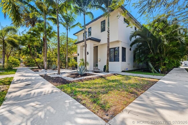 Photo - 549 NE 10th Ave