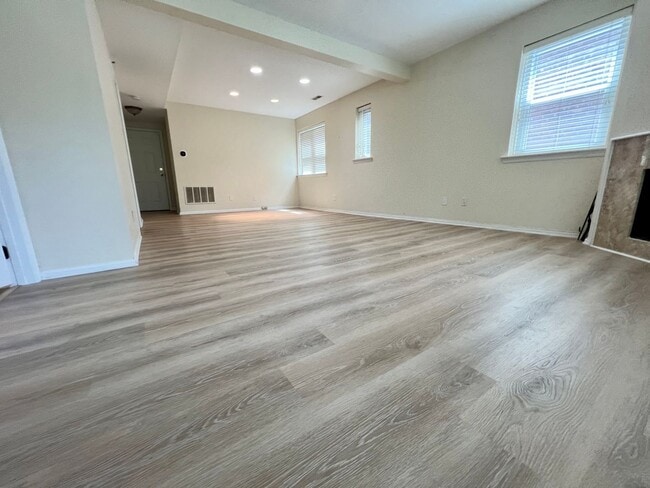 Photo - 237 W Montgomery Ave Unit 2N