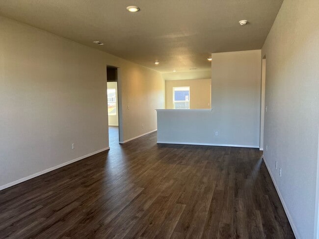 Photo - 900 W Tanner Dr