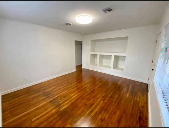 Photo - 618 Chopin St