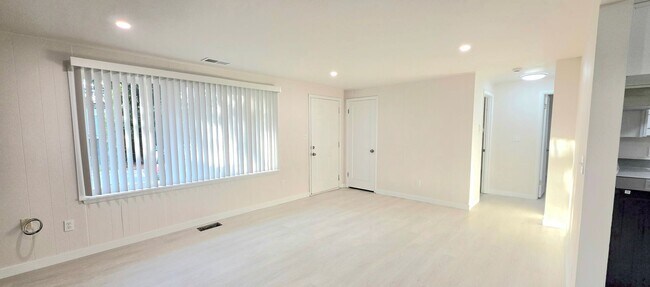 Photo - North Seattle/ Shoreline 3 Bed, 1BA rental