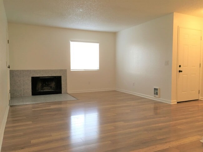 Photo - SPACIOUS 2 BEDROOM / 2 BATHROOM CONDO AVAILABLE $1,650.00 PER MONTH