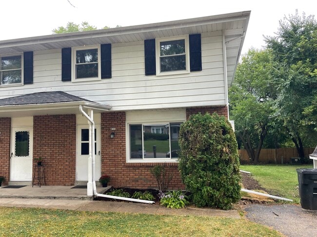 Photo - 831 Badger Ln