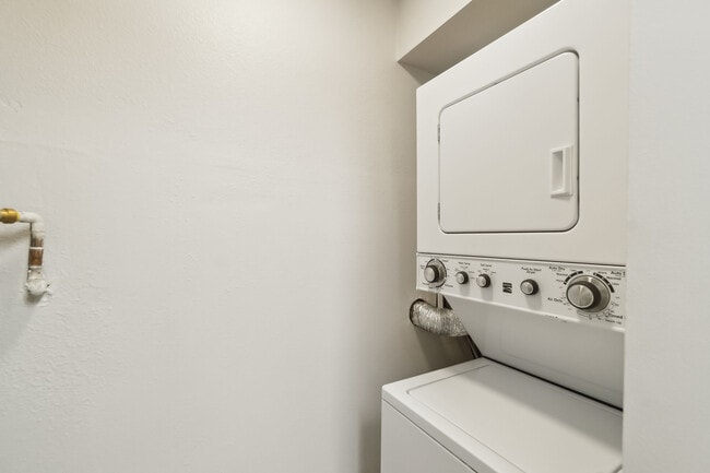 Spinnaker Apartments