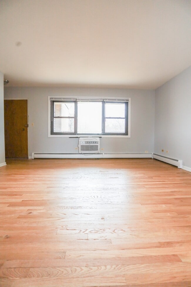 Photo - 2550 W Catalpa Ave Unit 4