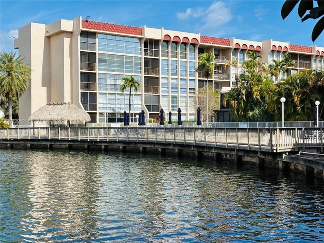 Building Photo - 2001 Atlantic Shores Blvd Unit 409