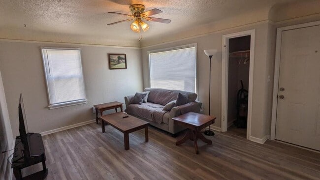 Photo - 1040 Howard St SE