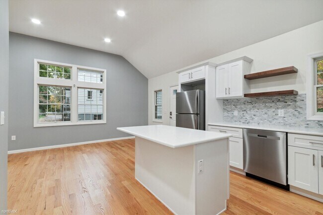 2 br, 2 bath House - 3 Princeton Ave Unit 2 - 2 br, 2 bath House - 3 Princeton Ave Unit 2