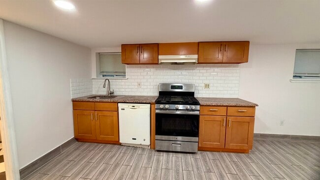 Photo - 11 E 37th St Unidad 3