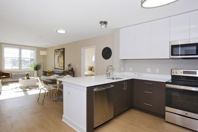 Photo - 123 44th St Unidad 904