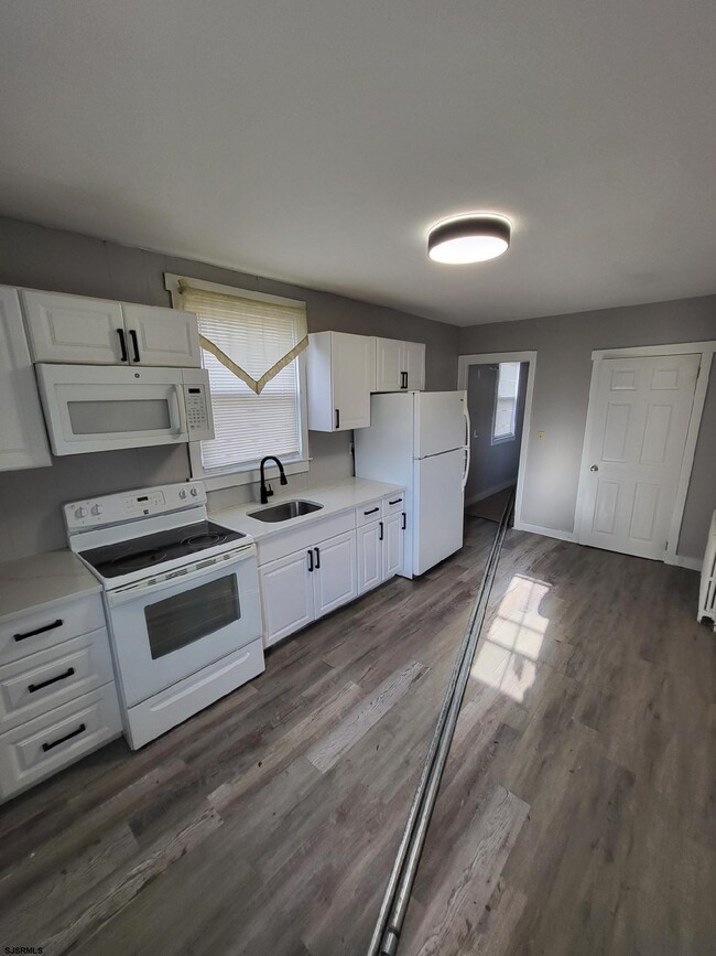 Photo - 127 Liverpool Ave