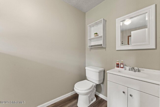 Photo - 3 Whispering Pines Rd