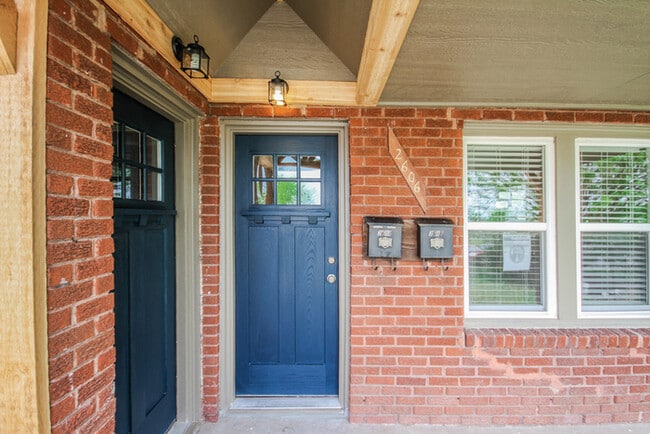 Photo - Charming Duplex 1/1 Duplex With Storage!