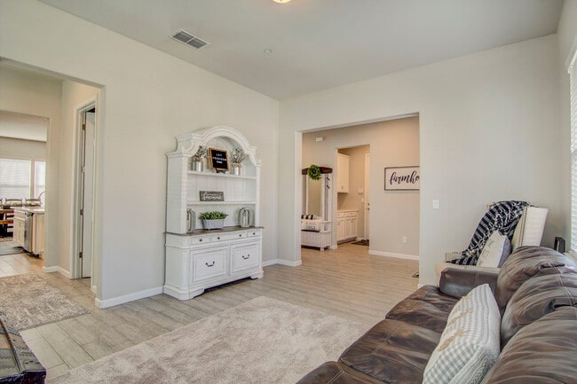 Photo - 5706 Desert Mallow St