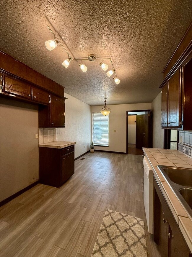 Photo - JGH 017-018 N OKC Unit JGH 018 N OKC 2251 NW 117th