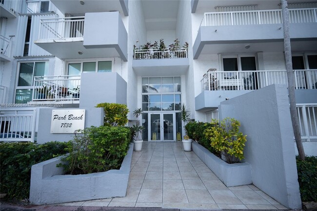 Photo - 7832 Collins Ave Condominio Unidad 406