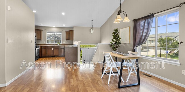 Photo - 482 N Mckenzie Ln