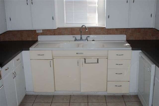 Photo - *Pre-Leasing* | Quaint Cottage Close to Ev...