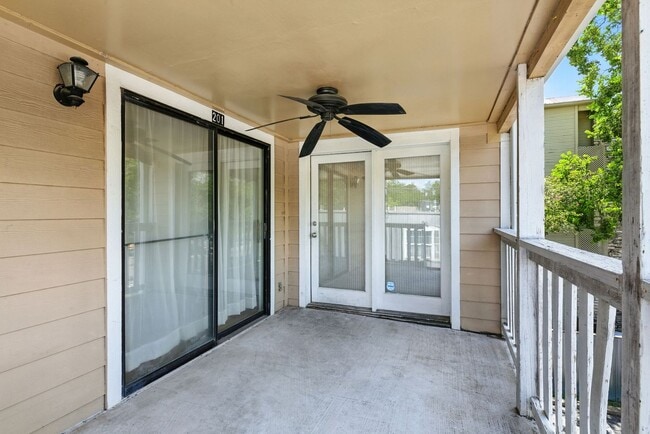Photo - FABULOUS walkable/bikeable 3BR with parkin...