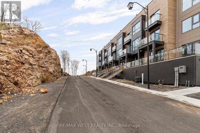 Photo - 119 Town Line Rd W