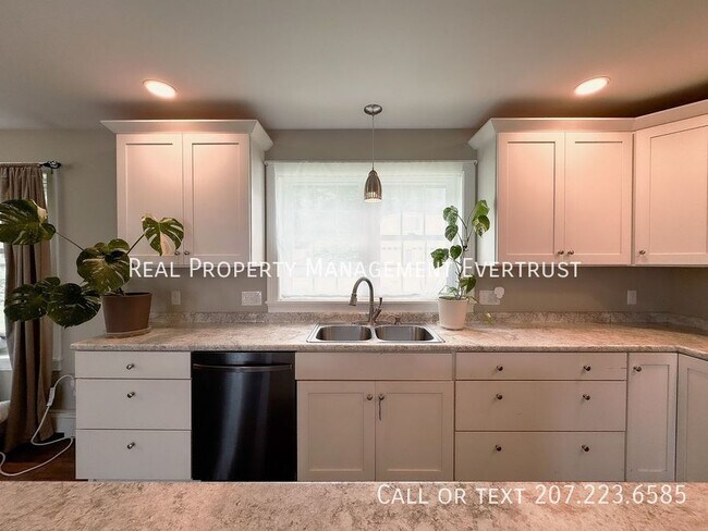 Photo - 15 E Cote St