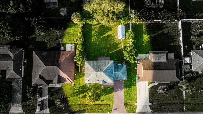 Photo - 167 SW Grove Ave