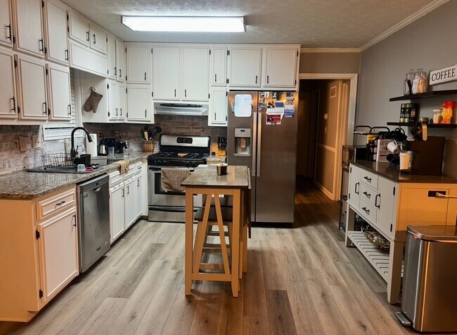 Photo - 130 Shaw Dr