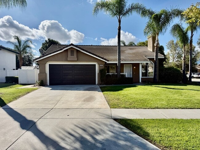 Building Photo - Charming Upgraded 2 Bed / 2 Bath + Den – Corner Lot with Spacious Yards