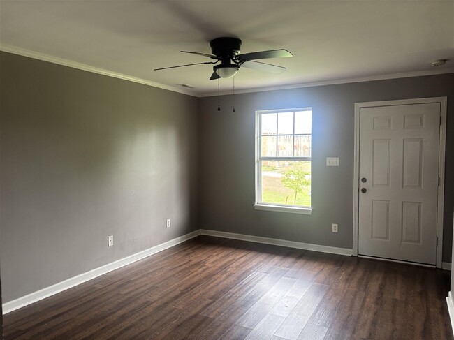 Photo - 180 Coachman Ct