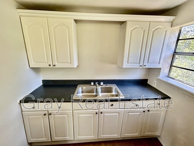 Photo - 907 1/2 S Stockton