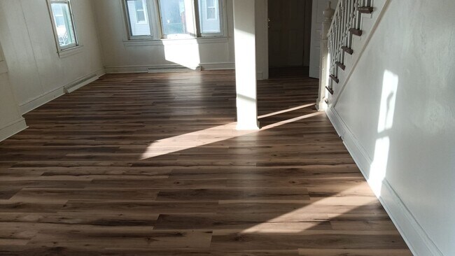 Photo - 648 E Princess St