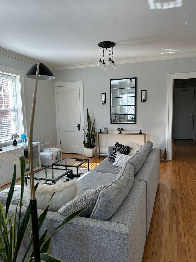 2728 Humboldt